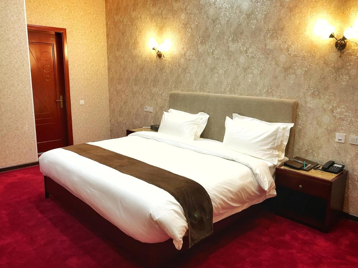 Aura Hotel Ташкент Экстерьер фото