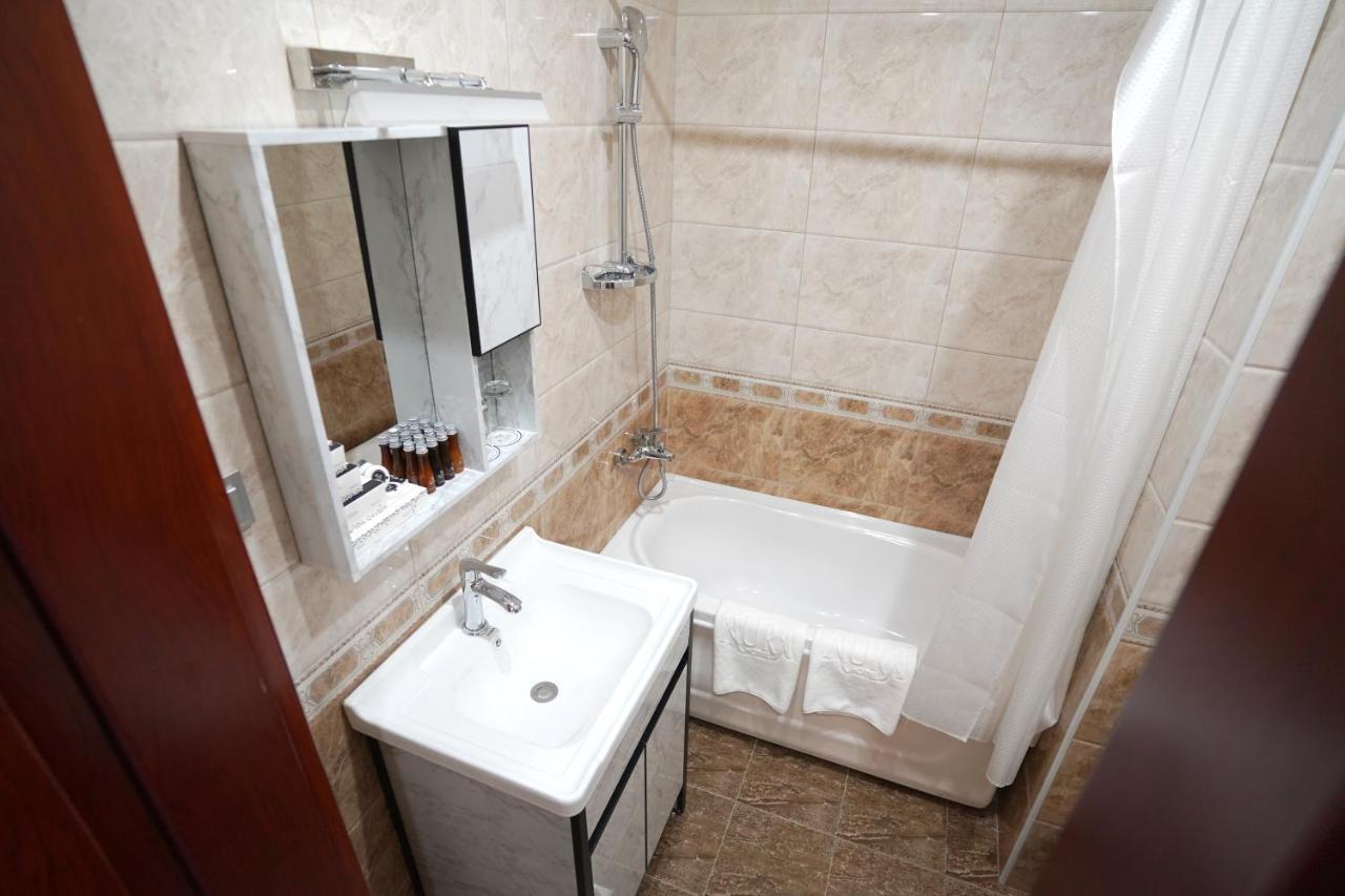 Aura Hotel Ташкент Экстерьер фото